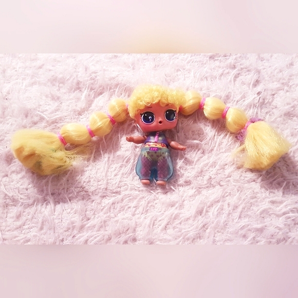 L.O.L Surprise! Remix Hip Hop Club Nae Nae Doll Hair Flip Tots Lil Outrageous - Picture 7 of 10